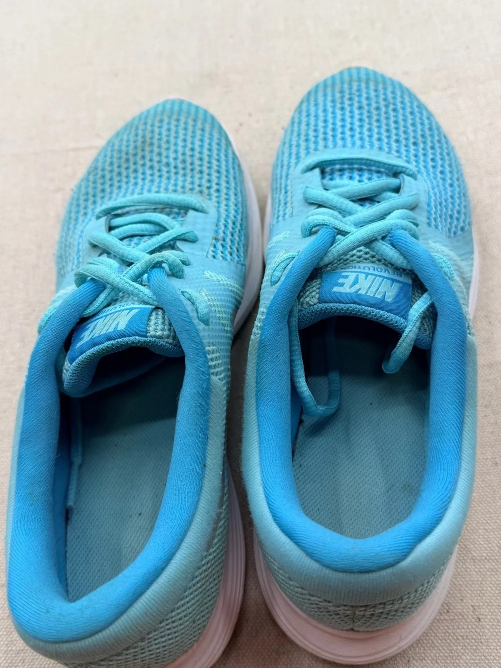 Nike Revolution 4 - 6.5Y